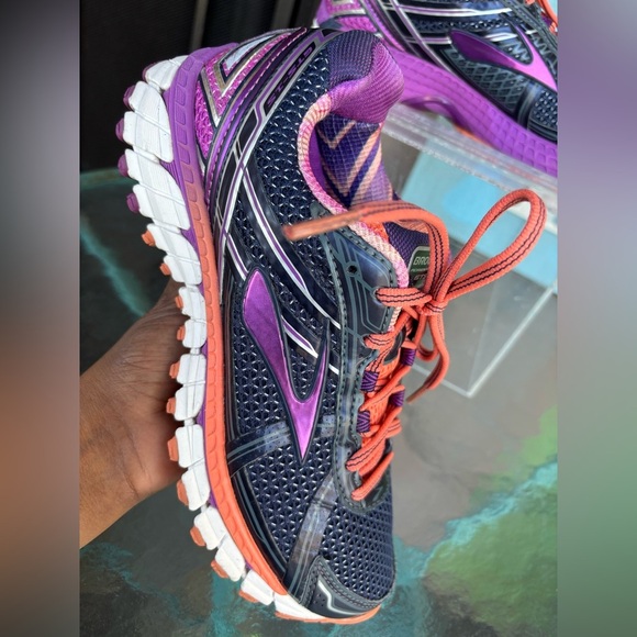 🧡Brooks Women's Purple and Pink Athletic Shoes🧡 - Picture 8 of 12
